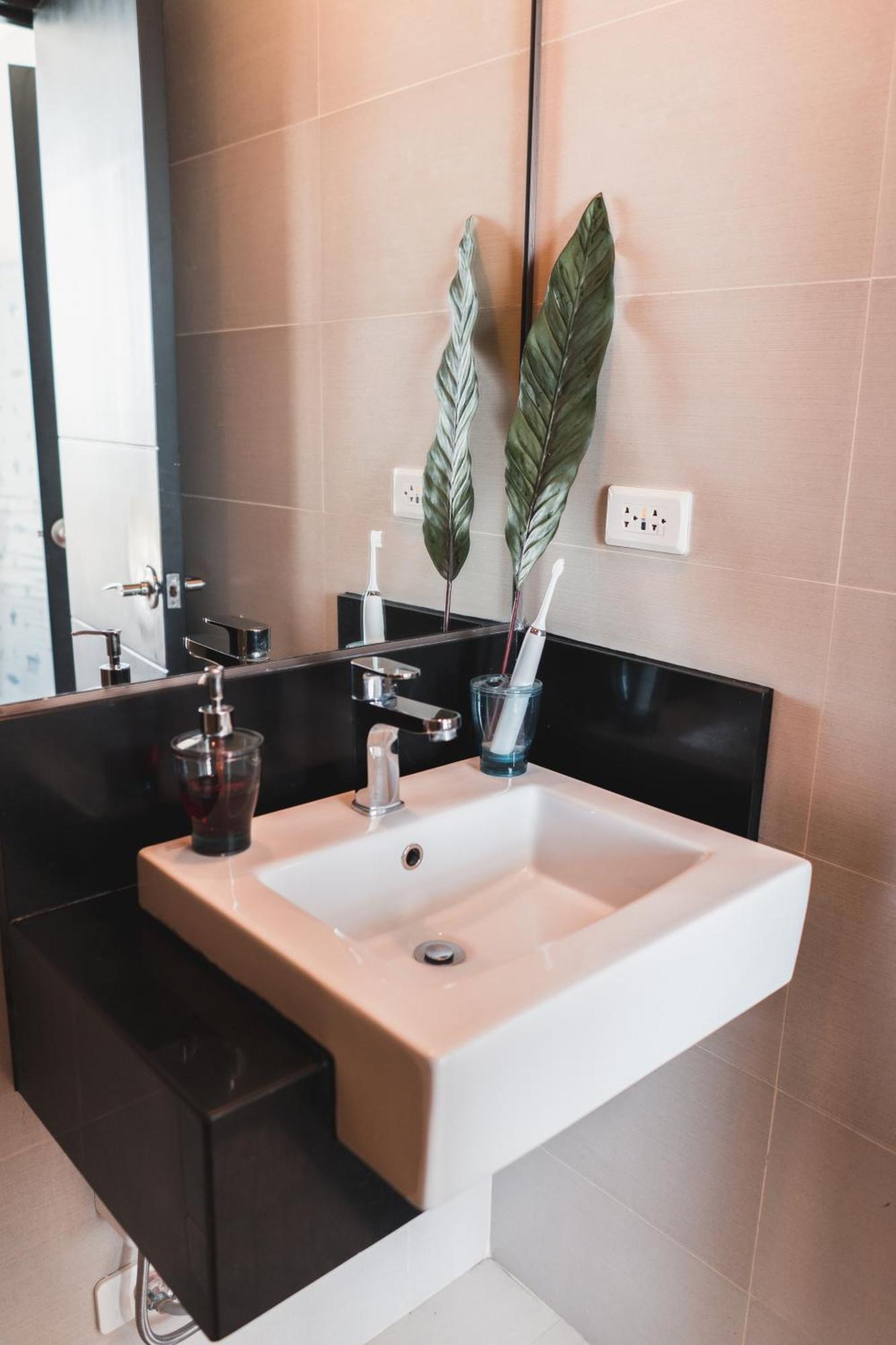 Modern Tropical Luxe Apartment - Boracay Newcoast Yapak 외부 사진